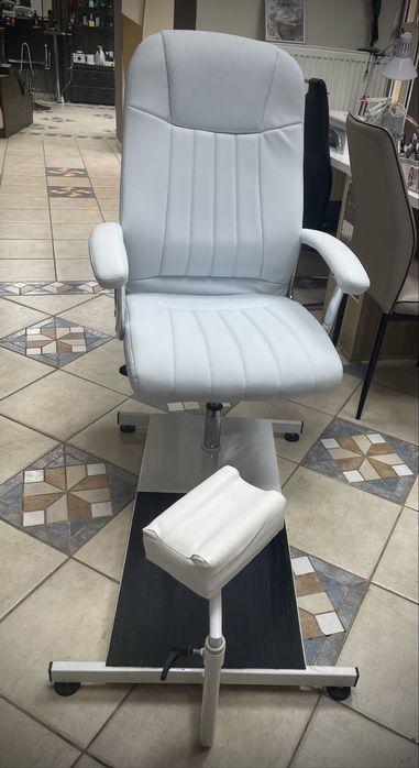 Стол за педикюр + подарък работна табутетка