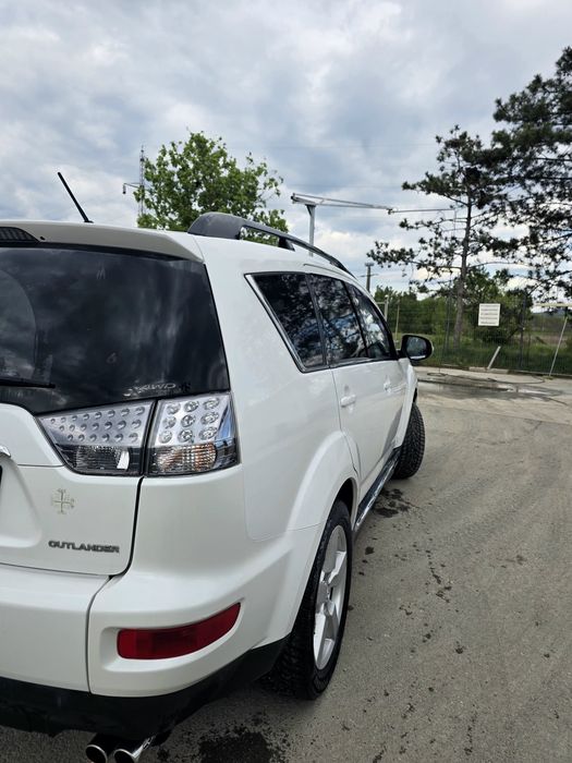 Vând Mitsubishi Outlander 2012 4x4