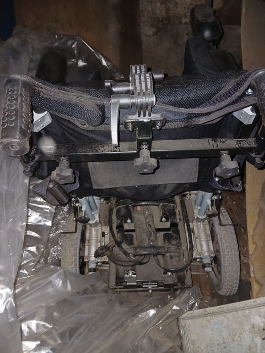 Инвалидная кресла-каляска с электроприводом.