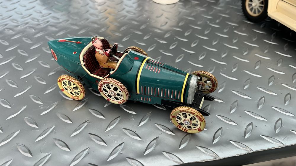 Стари метални колички