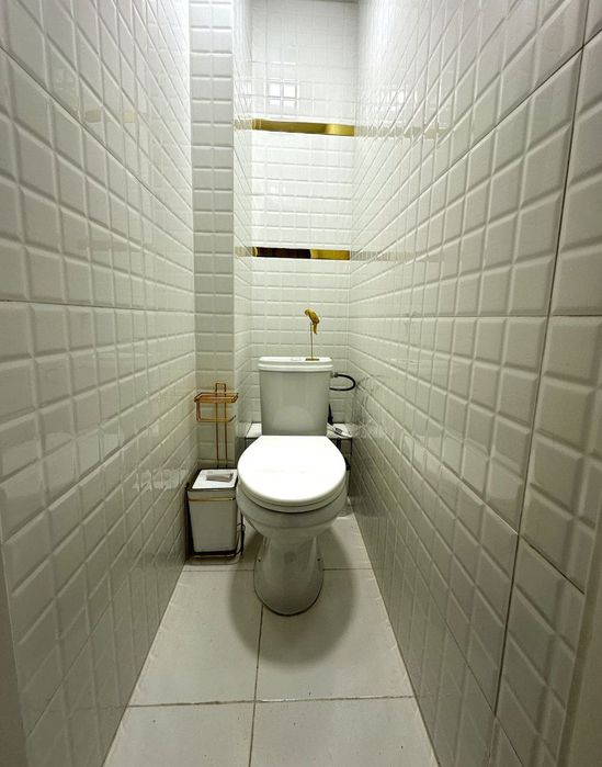 Tinchlik metroda Uy Sotiladi 5/4/3 72 kv.m