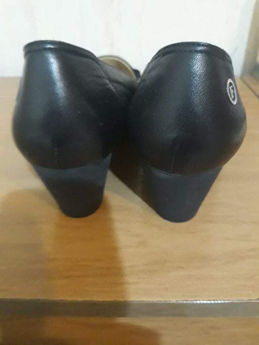 Нови естествена кожа обувки