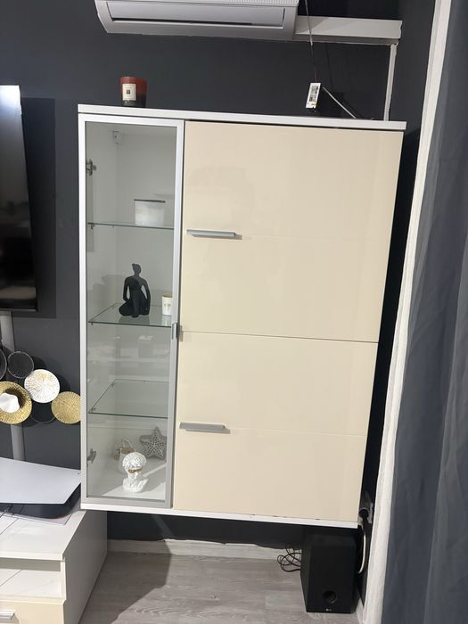 Vand mobila living