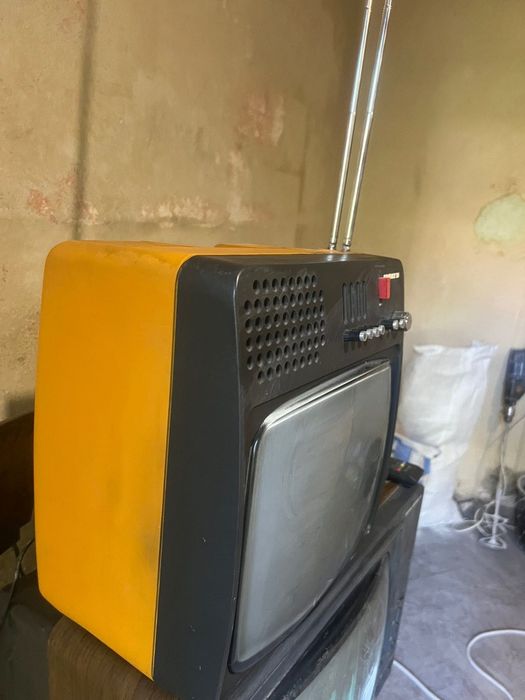 Продавам 2 броя ТВ София и Велико Търново
