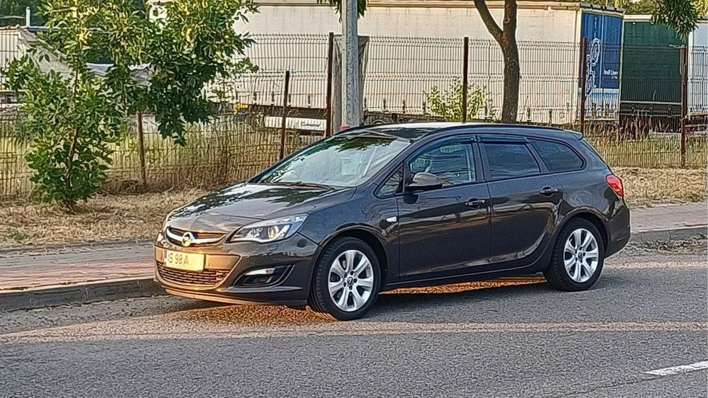 Opel Astra J Sport Tourer