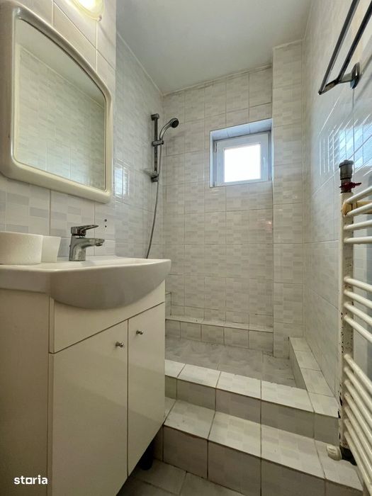 Apartament 4 camere, 77 mp utili, etaj 1, decomandat - zona Liceul Au
