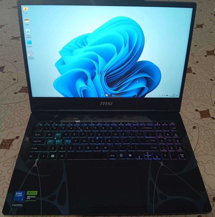 Laptop Gaming MSI Cyborg 15 B2RWEKG Intel Core 5 RTX 5050 8GB GDDR7 16GB DDR5 SSD 512GB Garantie + Cooler si Hub USB Cadou