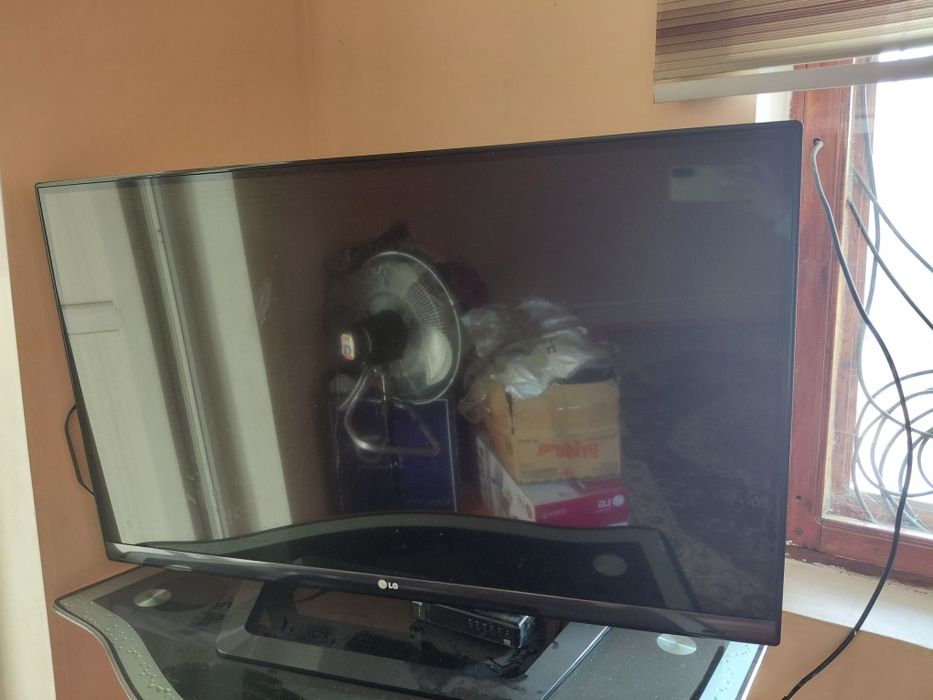 LG телевизор,б/у Диоганаль  109(43дюйм))