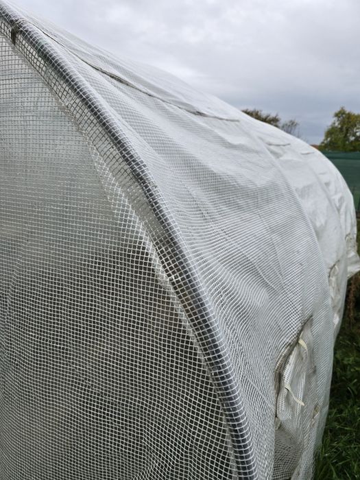 Solar cu carcasa si prelata