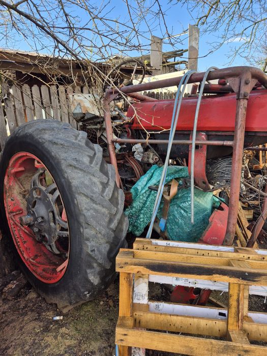 UTB Universal 651,încărcător frontal,diferential