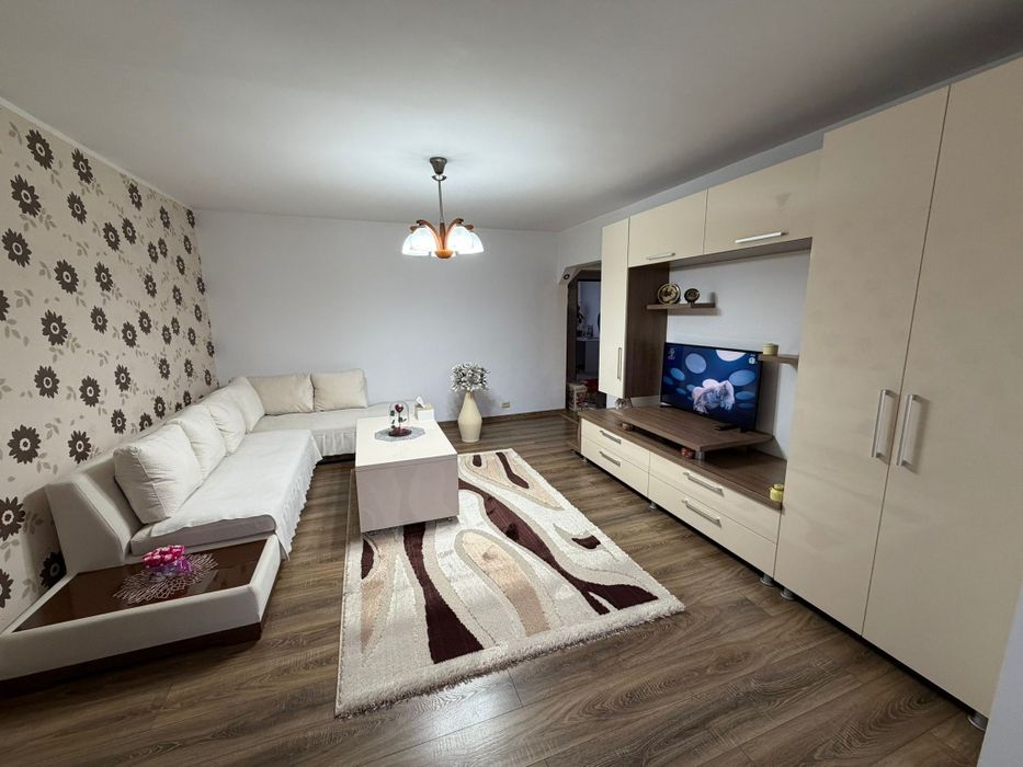 Vând apartament cu 3 camere
