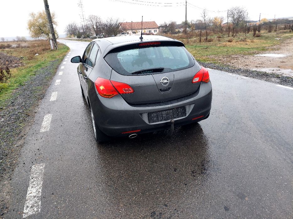 Vând Opel Astra J 1.4 benzina