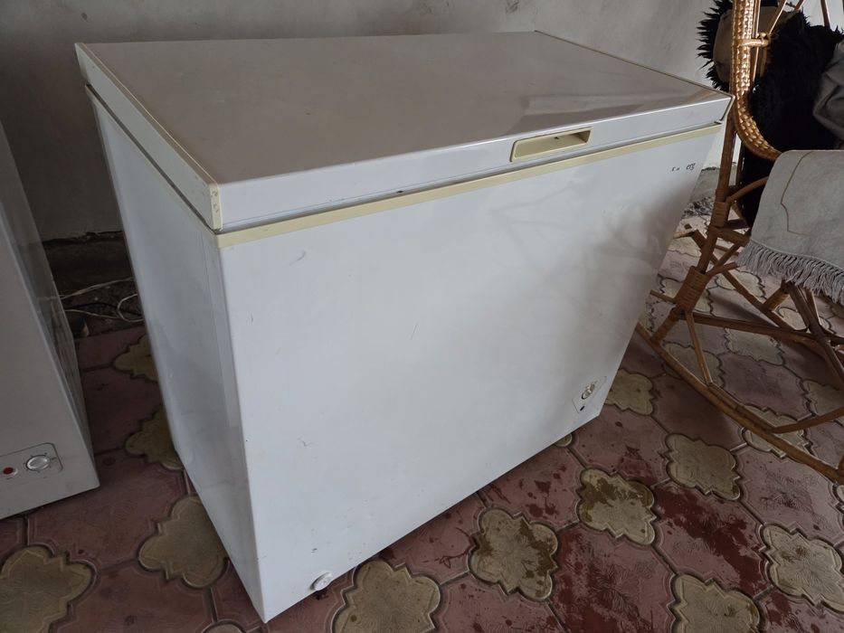 Компактный морозильник-ларь Elenberg EL-200C