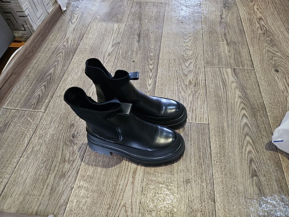 Продам осенние- весенние ботиночки