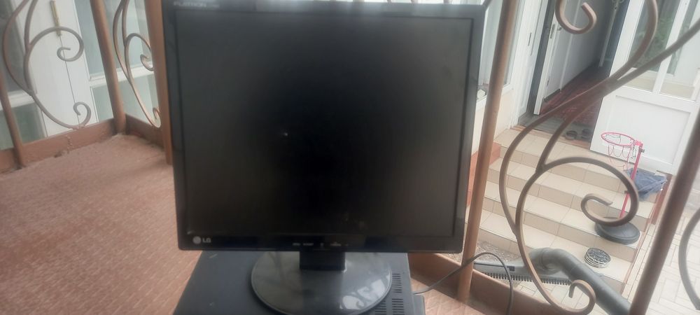 Продам , видеомагнитафон Daewoo, тв тюнер , монитор LG17 итак далее