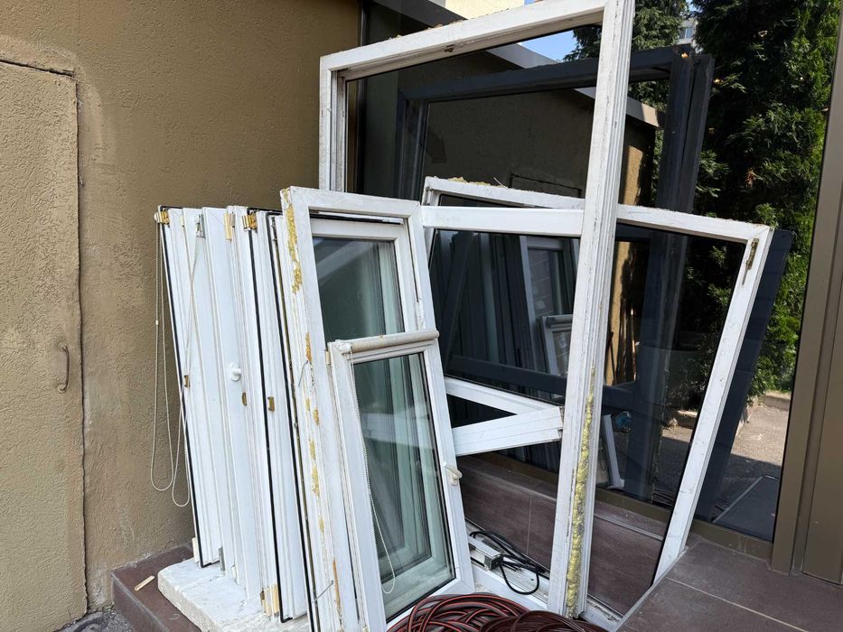 Vând tâmplărie PVC albă cu geam termopan – stare foarte bună