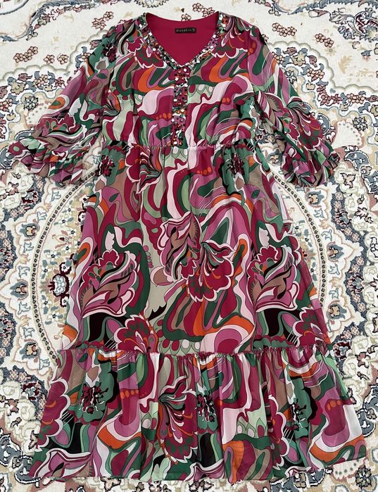 женские платья.