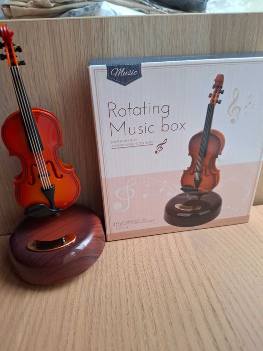 Нова въртяща се музикална кутия, цигулка