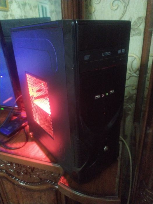 Kompyuter sotiladi uy , ofis , hamda o'yin uchun ajoyib kompyuter.