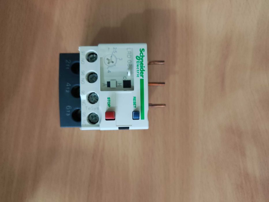 Schneder LRD08C.