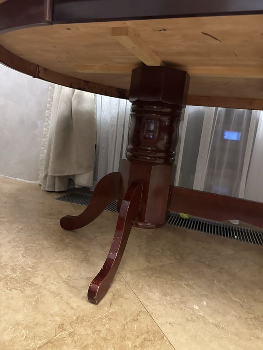 Стол гостинный