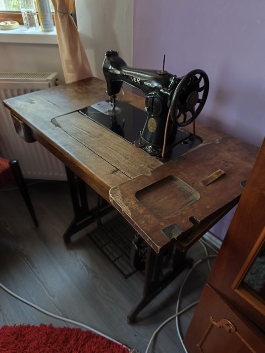 Mașină de cusut vintage