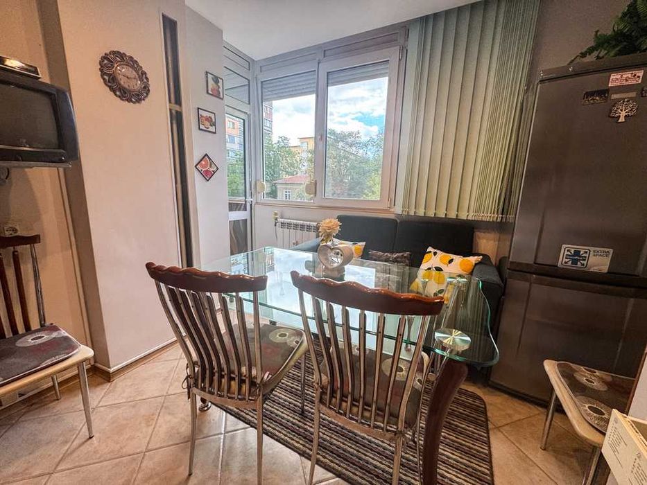 Дава се под наем Двустаен апартамент в Русе, Възраждане - 60 кв.м за 96900 € - Снимка #3