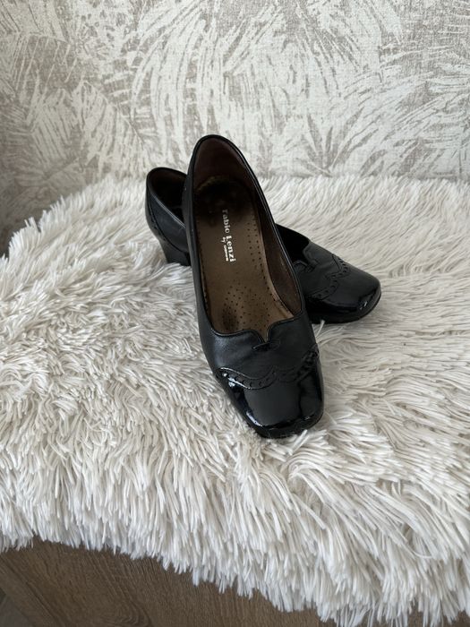 Pantofi de lac cu toc