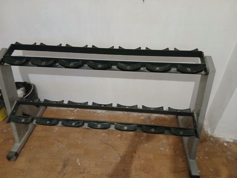 Стойка за дъмбели