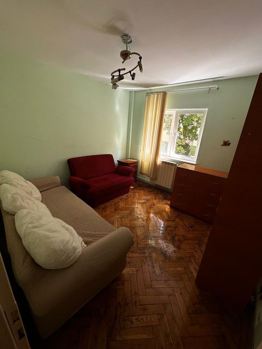 Închiriez apartament