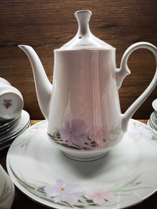 Чайно-кофейный сервиз на 6 персон.