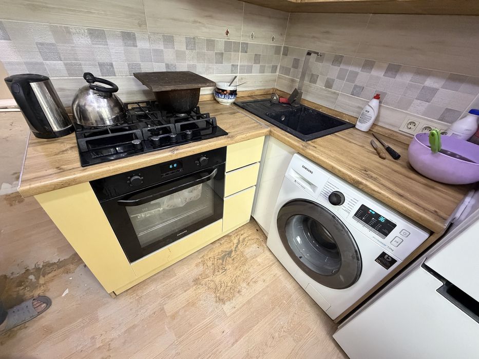 Срочно продаем куханный мебель