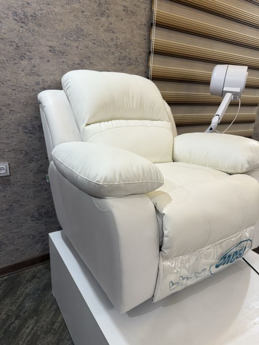 Кресло реклайнер вместе с подиумом!