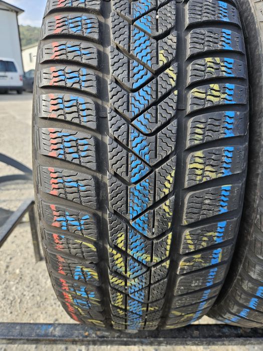 Vând anvelope iarna 225/55/17 225/55r17 PIRELLI