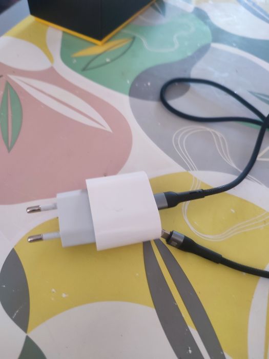 Продается зарядное устройство от Айфона