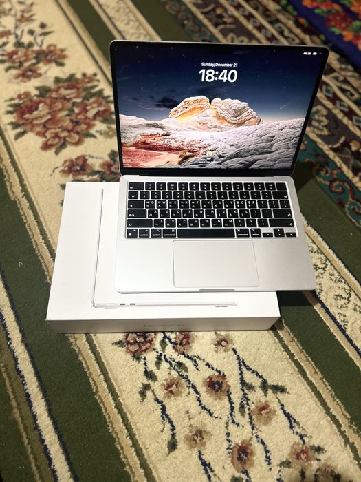 Mac air M3 8gb/256gb yomkosti 100% 30ta sikl 13.6 dyum silver