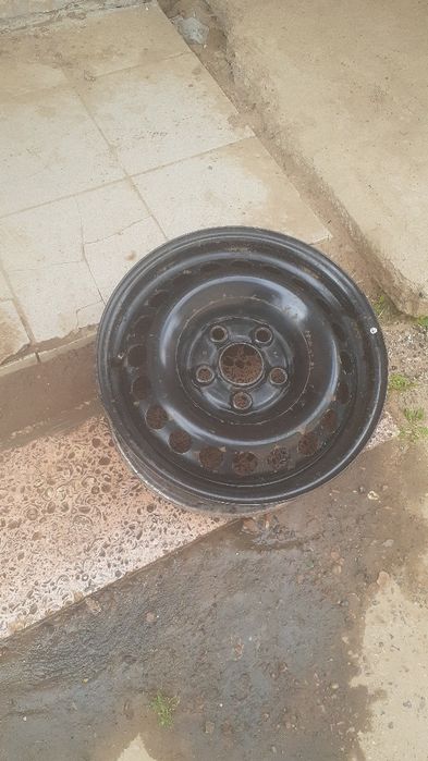 Продаётся комплект штампованных  дисков к