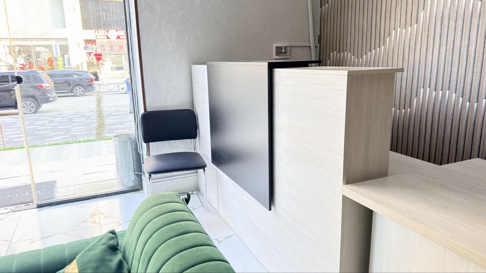 Pradayodsya mebel dlya ofisa