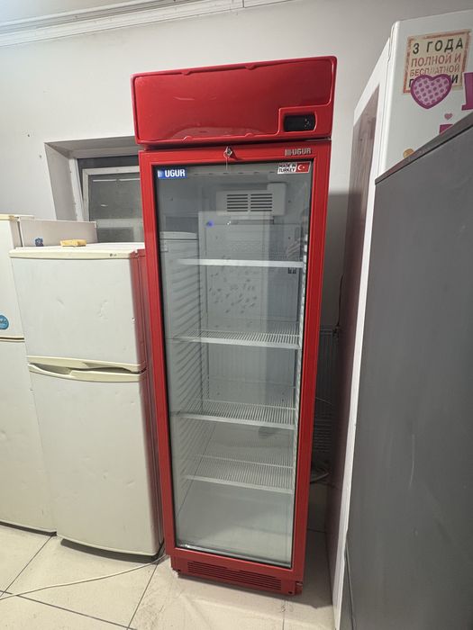 Продам витринный холодильник