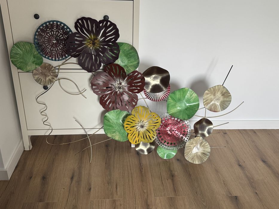 Decorațiune de perete din metal - Relief 3D Flori și chip femeie, 160x110 cm