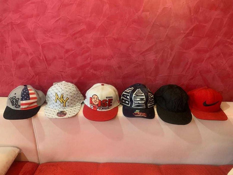 vand diferite modele de sepci snapback
