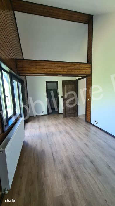 Casă de vânzare în comuna Arefu, sat Arefu, județ Argeș.
