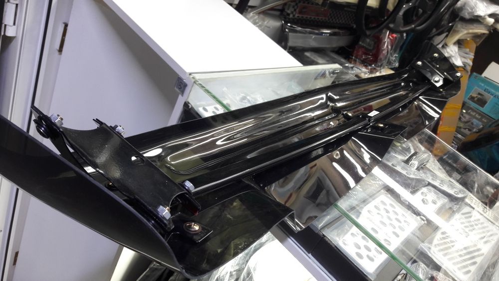 Козырек лобового стекла