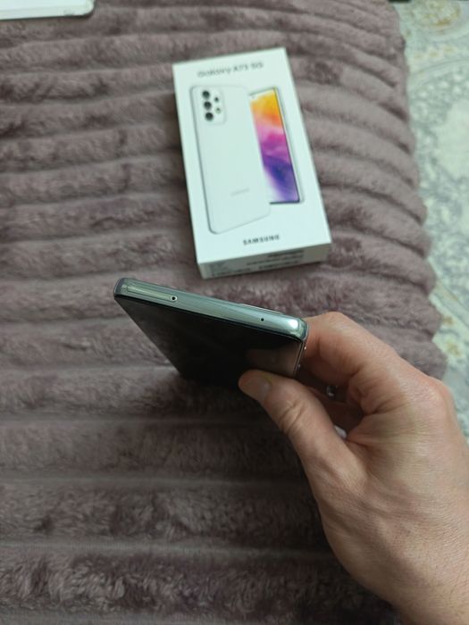 Продаётся телефон samsung a 73