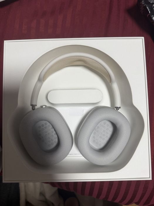 Air pods max white