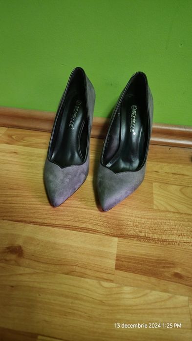 Pantofi cu toc Stiletto