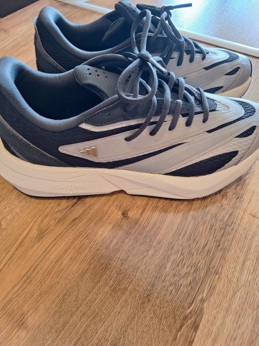 Продавам адидас маратонки