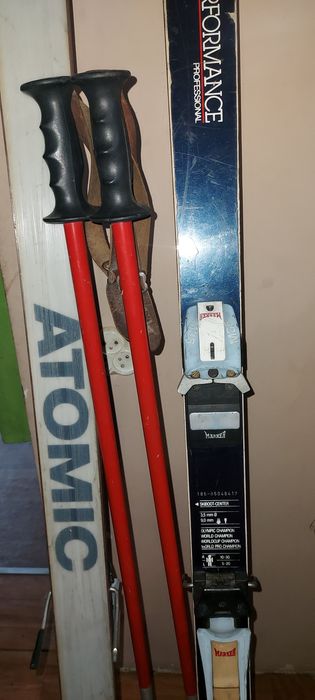 Горные лыжи и ботинки