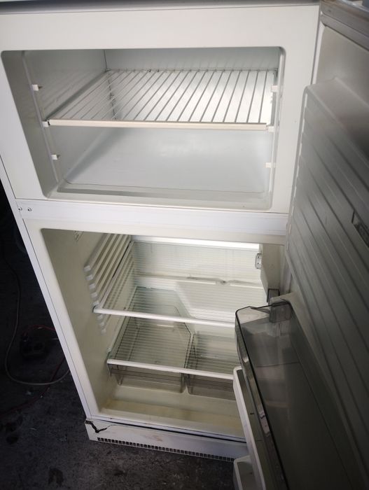 Хладилник AEG с камера