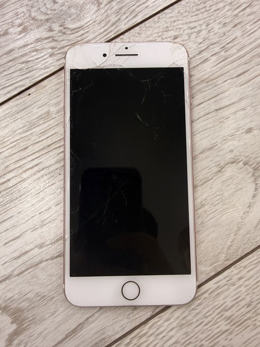 Продам Айфон 7+ 128гига